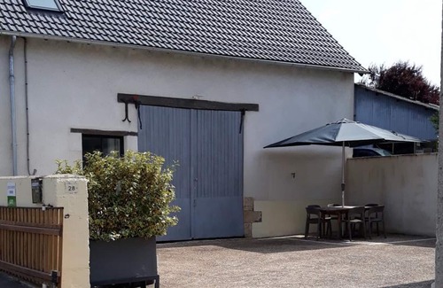 Sambin Cottage | Charming Vineyard House, Near Castles & Zoo, Baby-Friendly, Modern Amenities, Terrace, Internet
