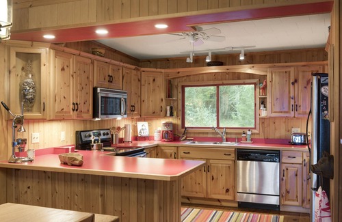 La Pointe Cabin | Charming Vintage 1950's Cottage