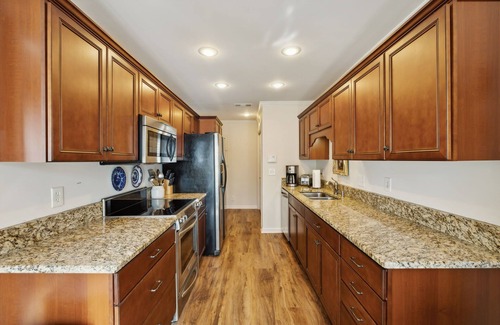 River Plantation House | Charming Vintage 3 Bedroom Townhome Bellevue Nashville 30+ Day