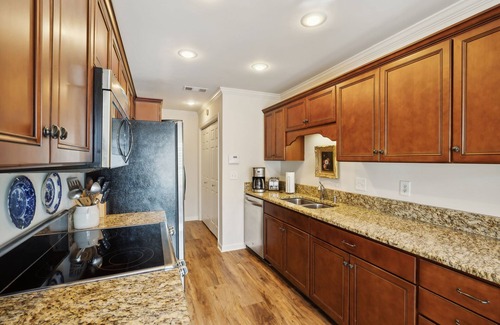 River Plantation House | Charming Vintage 3 Bedroom Townhome Bellevue Nashville 30+ Day