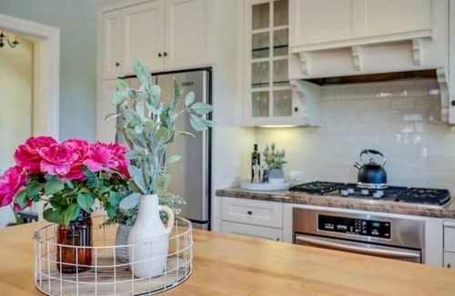 Calistoga House | Charming Vintage Cottage
