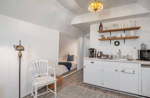 Franklin to the Fort Apartment | Charming Vintage Studio on the Bitterroot Bike Trail