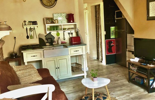 Thorembais-Saint-Trond Apartment | Charming vintage studio L'atelier de Rose, free WiFi