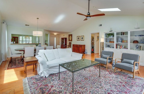 Northwest House | Charming Virginia Beach Home w/ Lake Views!