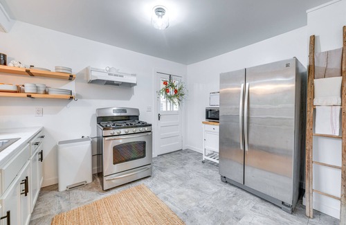 Farmville House | Charming Virginia Retreat w/Covered Porch & Yard!