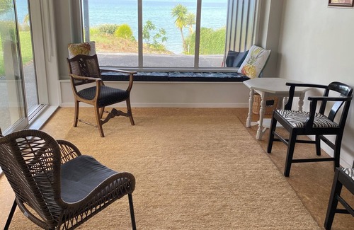 Whakatiwai House | Charming Waharau seaside holiday house close to regional park.