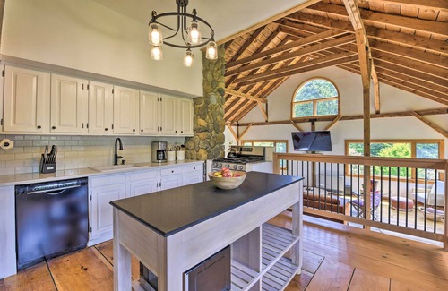 Waitsfield House | Charming Waitsfield Escape: 10 Mi to Sugarbush!