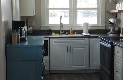 Issue House | Charming & Walkable 1905 Farmhouse Stroll to Shops, Shore & Beach Fun