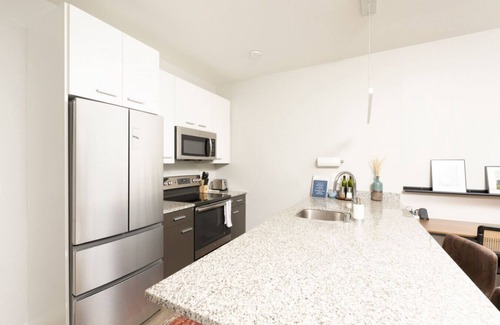 Fifth Ward Apartment | Charming Walker's Point Apt with Balcony