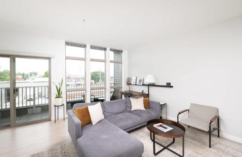 Fifth Ward Apartment | Charming Walker's Point Apt with Balcony