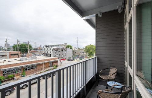 Fifth Ward Apartment | Charming Walker's Point Apt with Balcony