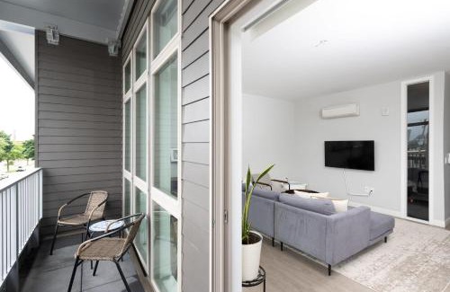 Fifth Ward Apartment | Charming Walker's Point Apt with Balcony