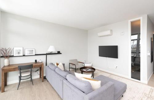 Fifth Ward Apartment | Charming Walker's Point Apt with Balcony