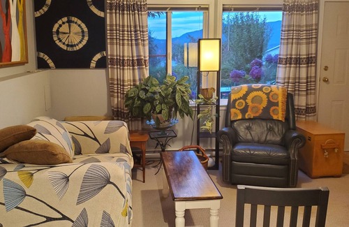 Cowichan Bay Bed & Breakfast | Charming walkout basement patio suite - ocean views.