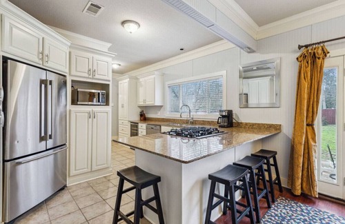 McKinney House | Charming & Warm Cottage in Mckinney!
