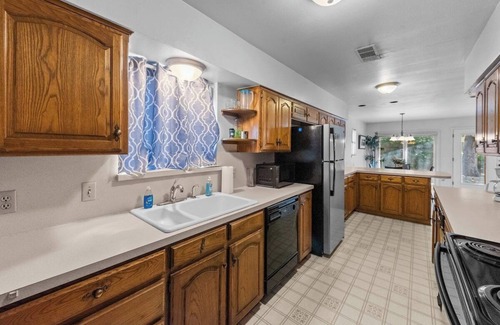 Keller House | Charming Warm Family Retreat ~ Fam&Group