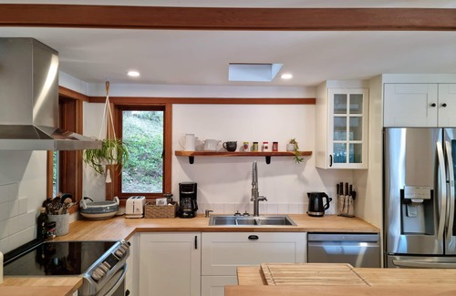 Salt Spring Island House | Charming waterfront Salt Spring Island B&B