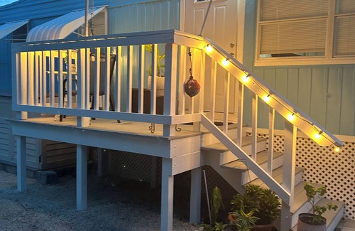Twin Lakes House | Charming water front bungalow 40ft Dock & Tiki in the heart of Key Largo