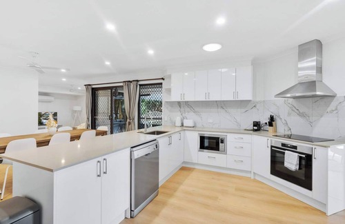 Victoria Point House | Charming Waterfront Escape in Victoria Point