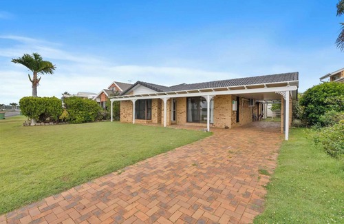 Victoria Point House | Charming Waterfront Escape in Victoria Point