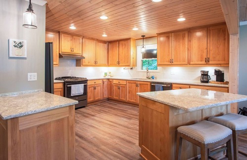 Estill Springs House | Charming waterfront, 3-bedroom house, on Tims Ford Lake.