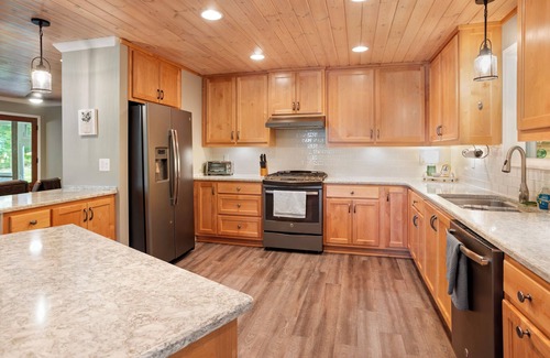 Estill Springs House | Charming waterfront, 3-bedroom house, on Tims Ford Lake.