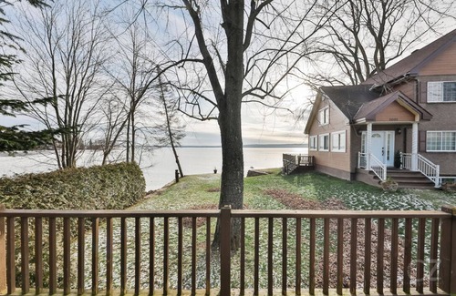Saint-Placide Cottage | Charming Waterfront Laurentian Cottage