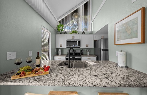 Crystal River Condo | Charming Waterfront Home - Dock Access - Fishing Retreat - Pool - AC - King Bed!