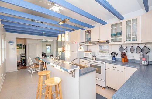 Fishing Creek Other | Charming Waterfront Farmhouse 10 minutes from Blackwater NWR - Pet Friendly
