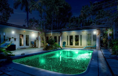 Fort Lauderdale House | Charming Waterfront Pool Home