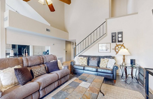 Horseshoe Bay Condo | Charming Waterfront Townhouse at Horseshoe Bay w/Patio