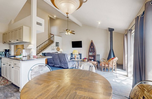Horseshoe Bay Condo | Charming Waterfront Townhouse at Horseshoe Bay w/Patio