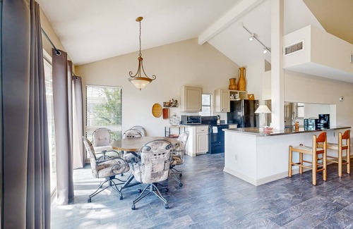 Horseshoe Bay Condo | Charming Waterfront Townhouse at Horseshoe Bay w/Patio
