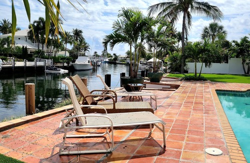 Pompano Beach House | Charming waterfront house with 3-bedrooms, 3-full bathrooms and pool