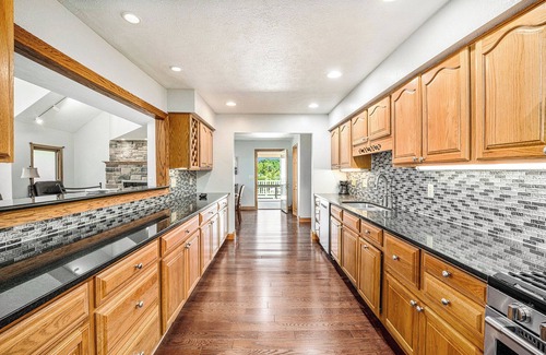 Battle Creek House | Charming Waterfront 4-bedroom house with AC and WiFi with Amazing Views!