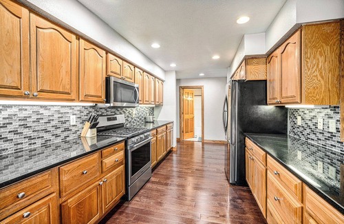 Battle Creek House | Charming Waterfront 4-bedroom house with AC and WiFi with Amazing Views!