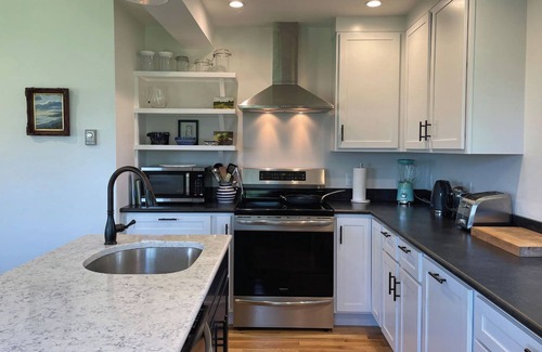 Pond Cove Apartment | Charming waterfront 2-bedroom apartment on Peaks Island with WiFi, AC
