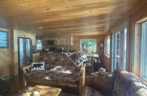 Canaan Cabin | Charming Waterfront 3-bedroom Cabin with WiFi, AC in Tranquil Maine