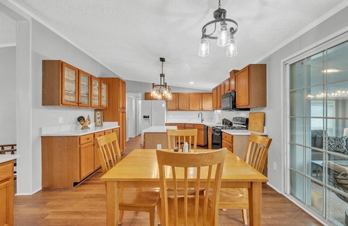 Grandy House | Charming waterfront 3-bedroom house