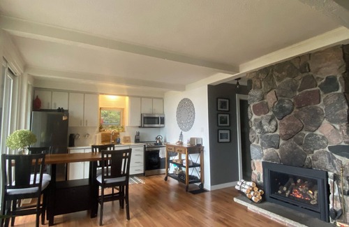 Collingwood House | Charming Waterfront chalet in Collingwood
