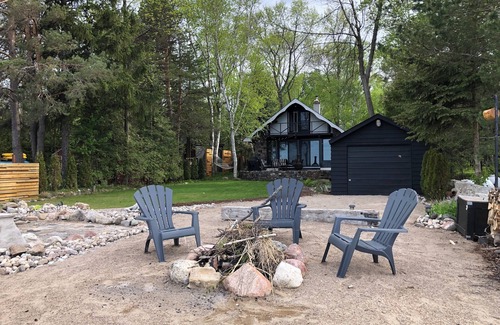 Collingwood House | Charming Waterfront chalet in Collingwood
