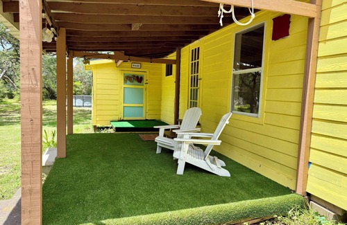 Elmaton Cabin | Charming Waterfront cabin with WiFi and AC in wonderful Palacios