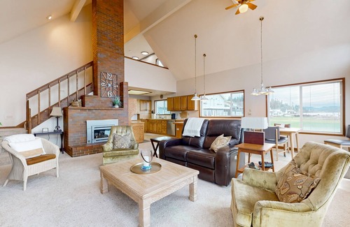 Bellingham Apartment | Charming waterfront cabin with expansive decks, and direct beach access