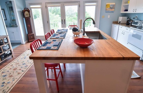 Greenbush Apartment | Charming Waterfront Cottage with Boat Ramp and Swim Dock near Assateague