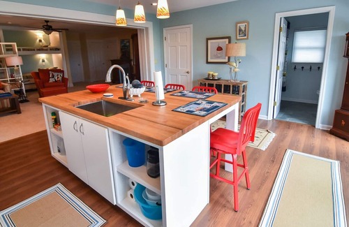 Greenbush Apartment | Charming Waterfront Cottage with Boat Ramp and Swim Dock near Assateague