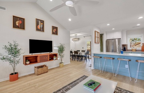Russellville House | Charming Waterfront Home w/Lake Access - Pet Friendly