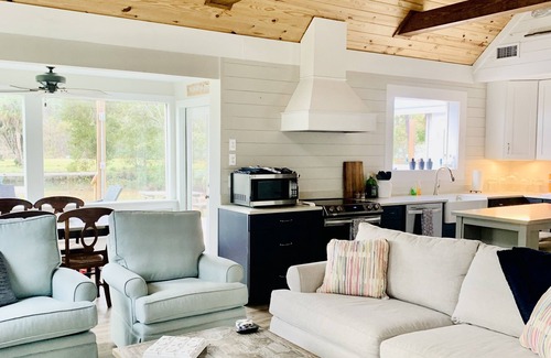 Elberta House | CHARMING WATERFRONT HOUSE, BOAT DOCK, 3 MILES TO OWA, 15 MILES TO ORANGE BEACH