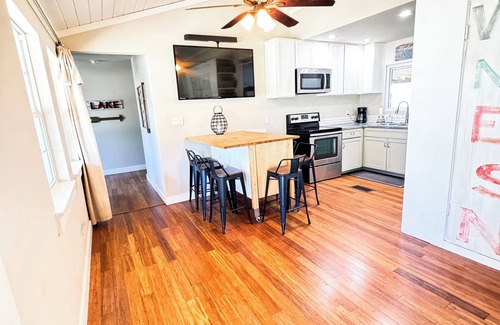 Graford House | Charming waterfront retreat on PK, boat slip included, & beach swimming area