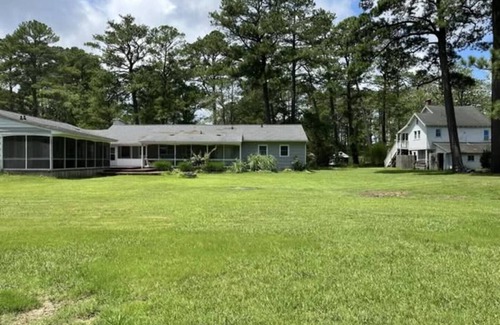 West Ocean City House | Charming Waterfront 2bd Home Hideaway for Cozy Winter Rental in West OC