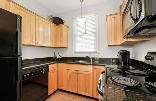 Summer Village Cottage | Charming Wells cottage w/amenities galore! 1 mile to beach, 3 miles to Ogunquit